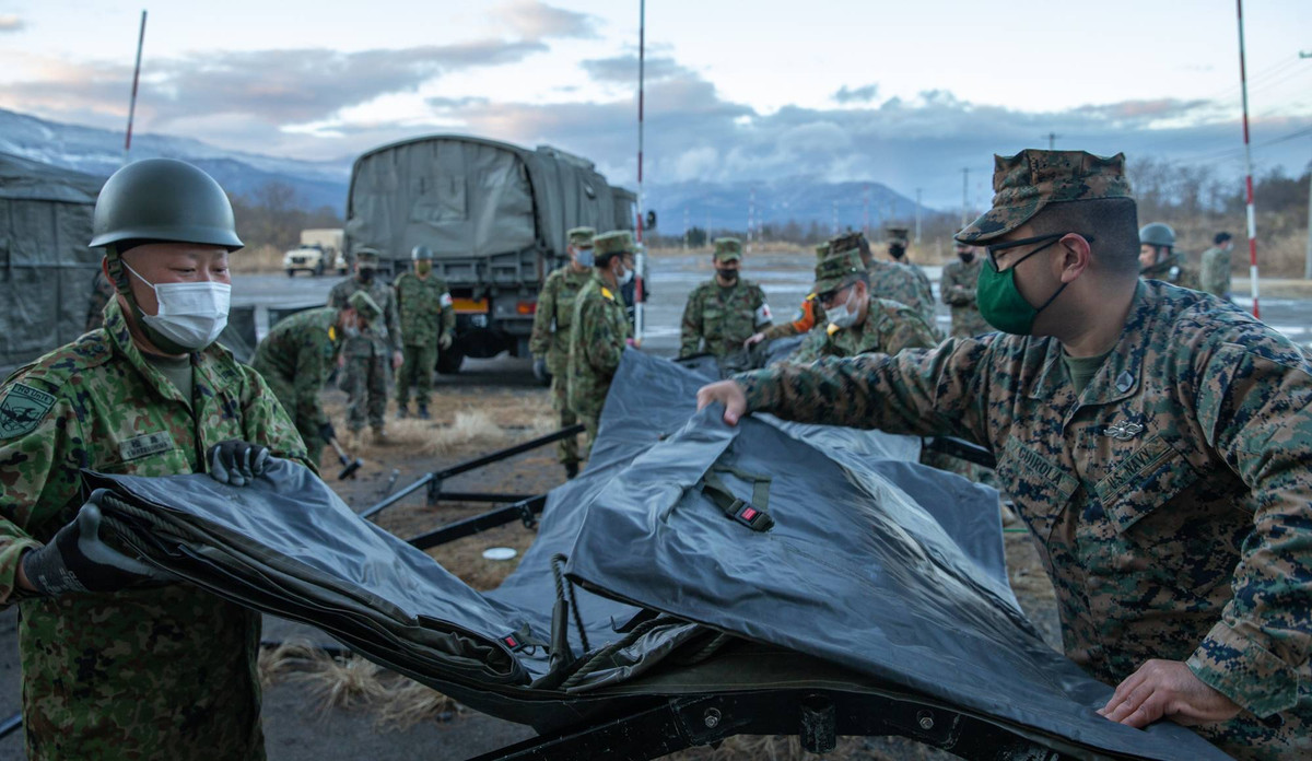 Điều đáng chú ý là cuộc tập trận này còn bao gồm cả việc “trưng dụng phà dân sự”, điều mà ở Nhật Bản vẫn rất hiếm. Việc trưng dụng phà dân dụng cho thấy yêu cầu tăng nhanh nhân lực và vật lực vào chiến trường trong một khoảng thời gian ngắn. Điều này cho thấy, Nhật Bản sẵn sàng chuẩn bị cho một cuộc chiến tranh lớn.