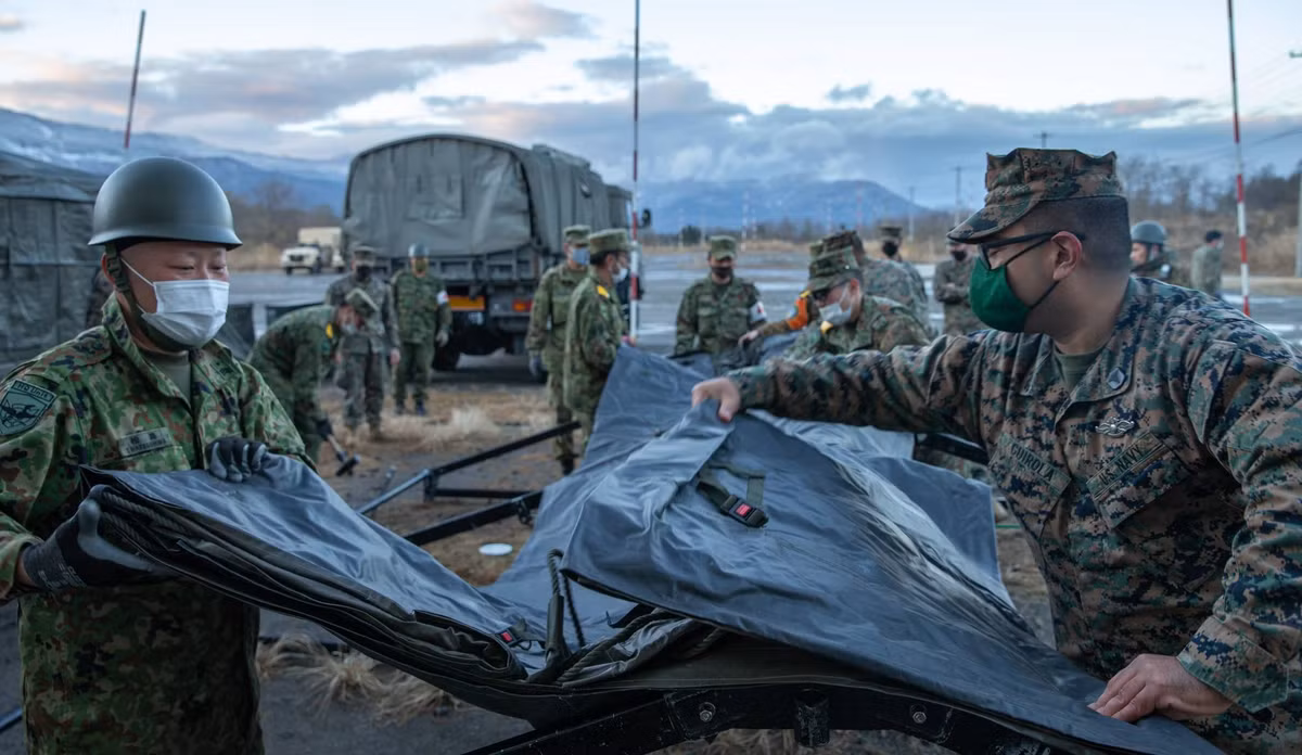 Điều đáng chú ý là cuộc tập trận này còn bao gồm cả việc “trưng dụng phà dân sự”, điều mà ở Nhật Bản vẫn rất hiếm. Việc trưng dụng phà dân dụng cho thấy yêu cầu tăng nhanh nhân lực và vật lực vào chiến trường trong một khoảng thời gian ngắn. Điều này cho thấy, Nhật Bản sẵn sàng chuẩn bị cho một cuộc chiến tranh lớn.
