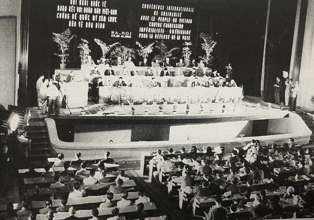 Tại Hội nghị đoàn kết với Việt Nam tổ chức tại Habana ngày 2/2/1966, Chủ tịch Fidel Castro đã phát biểu một câu mà sau đó đã trở thành biểu tượng của tình đoàn kết của nhân dân Cuba với nhân dân Việt Nam: “Vì Việt Nam, Cuba sẵn sàng hiến dâng cả máu của mình”.