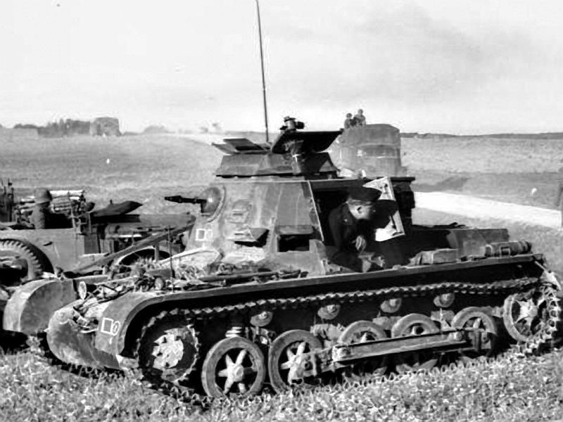 Bất chấp những bất cập đó, Panzer I vẫn được sử dụng rộng rãi trong cuộc xâm lược Ba Lan vào năm 1939 và Pháp năm 1940, những mặt trận vốn thiếu hụt xe tăng hạng nặng. Một số ít cũng được điều tham gia vào cuộc xâm lược Liên Xô, vào năm 1941 nhưng nhanh chóng bị loại khỏi tuyến đầu.