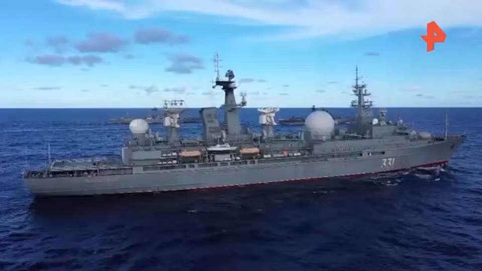 Hơn nữa, hiện có ít nhất ba tàu tình báo của quân đội Mỹ được triển khai ở Thái Bình Dương. Hiện chưa rõ mục đích của việc triển khai 3 tàu tình báo này, là để theo dõi cuộc tập trận quy mô lớn của quân đội Nga, hay để thu thập dữ liệu cho cuộc thử nghiệm chống tên lửa sắp tới, do quân đội Mỹ tiến hành? Nguồn ảnh: Pinterest.