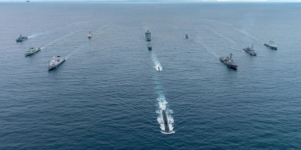 Từ số lượng tàu chiến, tàu ngầm, máy bay…có thể thấy, đây không đơn giản như một cuộc “diễn tập tác chiến phòng không” đơn thuần. Các lực lượng hải quân và không quân Nga, đã phối hợp và nâng cao khả năng tác chiến, đồng thời triển khai mô phỏng tích hợp các hoạt động tác chiến thực tế.