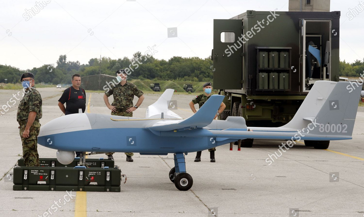 Trung Quốc đang cố gắng phá bỏ định kiến của thế giới về vũ khí Trung Quốc, đó là những vũ khí có phẩm cấp thấp, giá rẻ và sao chép các mẫu vũ khí nước ngoài. Hiện Trung Quốc đang nỗ lực xuất khẩu những vũ khí “công nghệ cao”, như máy bay chiến đấu ra nước ngoài.