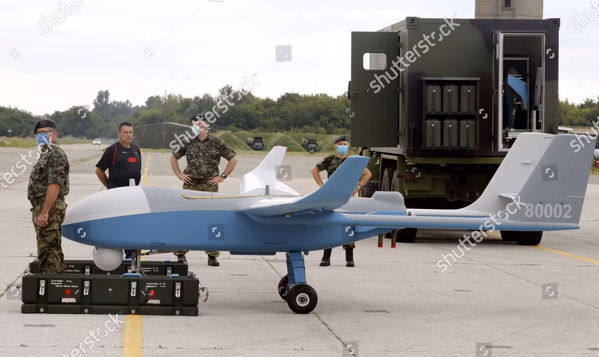 Trung Quốc đang cố gắng phá bỏ định kiến của thế giới về vũ khí Trung Quốc, đó là những vũ khí có phẩm cấp thấp, giá rẻ và sao chép các mẫu vũ khí nước ngoài. Hiện Trung Quốc đang nỗ lực xuất khẩu những vũ khí “công nghệ cao”, như máy bay chiến đấu ra nước ngoài.