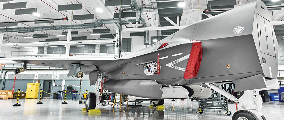 Lockheed Martin, nhà sản xuất F-35, đã mất hơn một thập kỷ để cố gắng giảm giá của F-35A xuống dưới 80 triệu USD, tương đương với máy bay chiến đấu thế hệ thứ tư. Sau nhiều năm tăng cường sản xuất và hưởng lợi từ quy mô kinh tế, công ty cuối cùng đã đạt được mục tiêu này, khi sản xuất lô F-35 thứ 13 vào năm 2019.