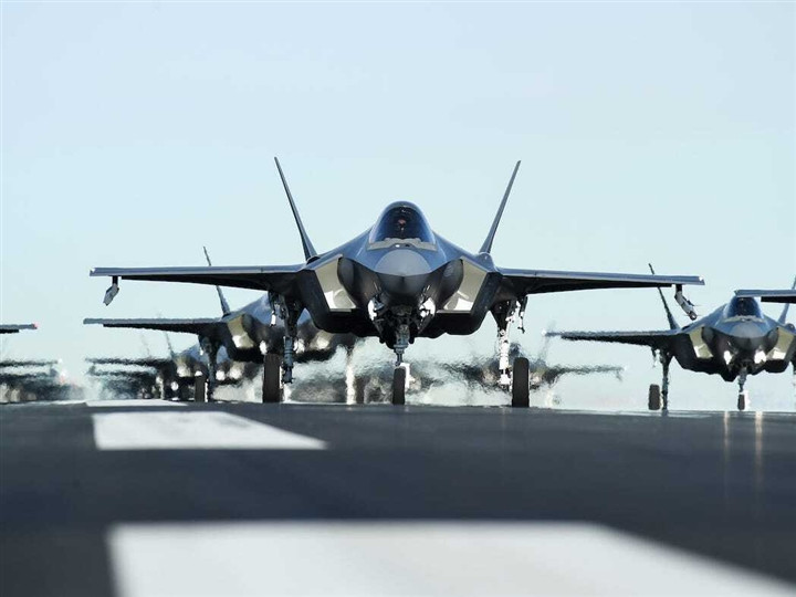 Phát ngôn viên Brett Ashworth của Lockheed Martin cho rằng, giá thành của F-35 không nên là tiêu chí duy nhất để đánh giá giá trị của chiếc máy bay. Ngược lại, Không quân Mỹ cũng cần xem xét các lợi ích mà loại chiến đấu cơ này mang lại.