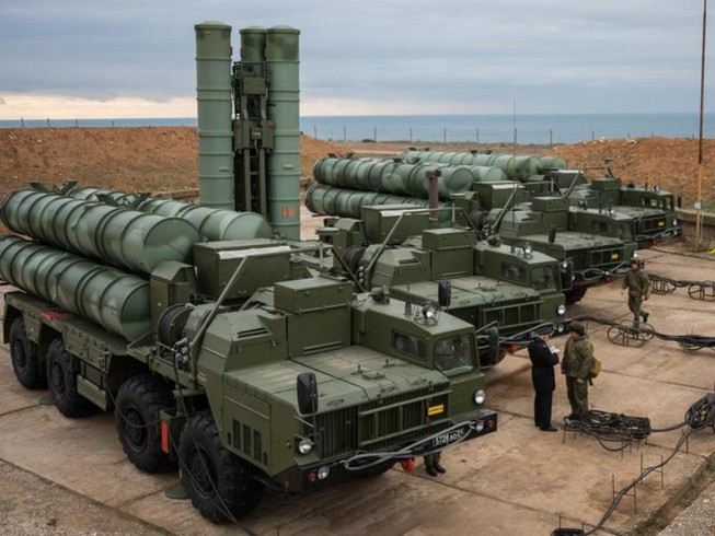 Tuy nhiên, vẫn chưa rõ liệu nước này có tích hợp tên lửa siêu thanh tầm xa 40N6E vào tổ hợp tên lửa S-400 hay không. Tên lửa này cung cấp cho S-400 tầm bắn 400km, phạm vi tối thiểu của hệ thống là 250km, cho phép nó đánh chặn các mục tiêu bay ở tốc độ siêu âm thấp và ở độ cao chỉ từ 5 mét đến 30km. 