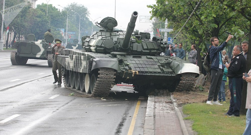 Thứ tư là xe tăng chiến đấu T-14 và T-90M, các đơn vị thiết giáp của Belarus hiện phụ thuộc hoàn toàn vào xe tăng chiến đấu chủ lực T-72, với số ít xe tăng T-80 kế thừa từ Liên Xô, một số đã được cho là đã nghỉ hưu hoặc bán cho Triều Tiên để đánh giá và nghiên cứu. 