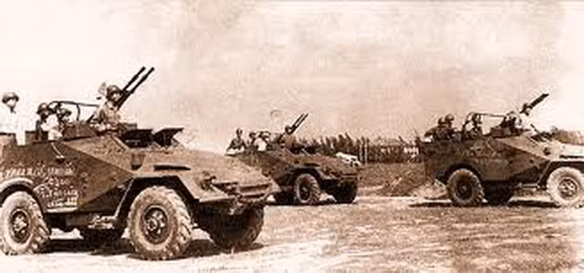 Lớp giáp của BTR-40 dày từ 6 mm đến 8 mm, giúp xe được an toàn trước hỏa lực của vũ khí cỡ nhỏ và các mảnh đạn pháo thời đó, nhưng không bảo vệ nó trước các mảnh đạn pháo hiện đại và hỏa lực súng máy .50 cal.