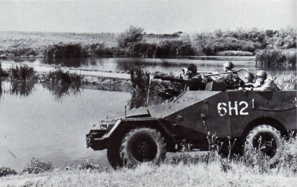 Tuy nhiên trên chiến trường Việt Nam, BTR-40 lại là một loại xe rất được ưa chuộng, bởi khả năng cơ động linh hoạt trên địa hình, độ tiện dụng và sức bền của xe trong điều kiện khí hậu Việt Nam.