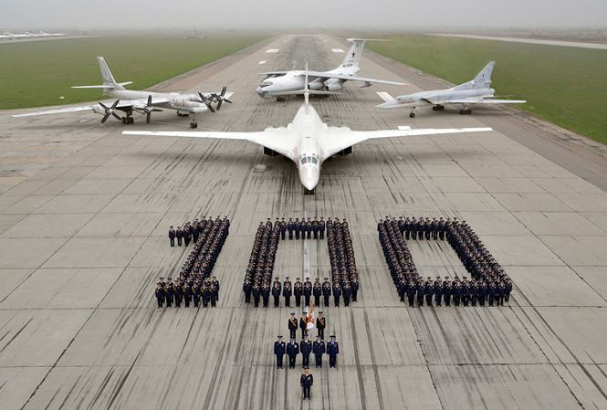 Tu-160 là máy bay quân sự lớn nhất thế giới và Nga hiện có 17 oanh tạc cơ Tu-160, nhưng vào năm 2018, Bộ Quốc phòng đã ký hợp đồng cung cấp thêm 10 máy bay ném bom vào năm 2027.