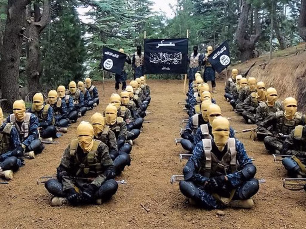 Trong bối cảnh đó, một chi nhánh của nhóm khủng bố Nhà nước Hồi giáo tự xưng tại Afghanistan có tên là “Nhà nước Hồi giáo Khorasan”, thường được phương Tây gọi là ISIS-K, đã tiến hành một loạt vụ đánh bom ven đường nhằm vào các mục tiêu của Taliban ở miền đông Afghanistan.