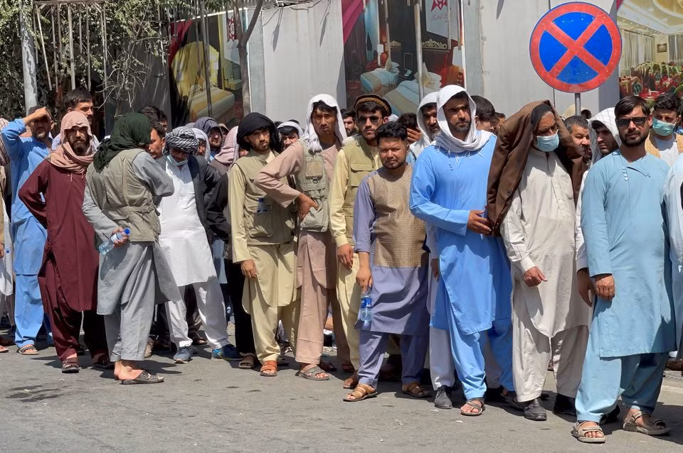 Tuy nhiên, theo đánh giá của nhiều chuyên gia ISIS-K không phải là thách thức quan trọng nhất, Taliban còn phải đối mặt với nhiệm vụ bất khả thi là tái thiết Afghanistan sau cuộc chiến kéo dài 4 thập kỷ, ngăn chặn khủng hoảng kinh tế, ngăn chặn nạn đói và đối phó với hệ thống y tế bị đổ vỡ của đất nước trong bối cảnh bùng phát COVID-19 đang bùng phát trở lại.