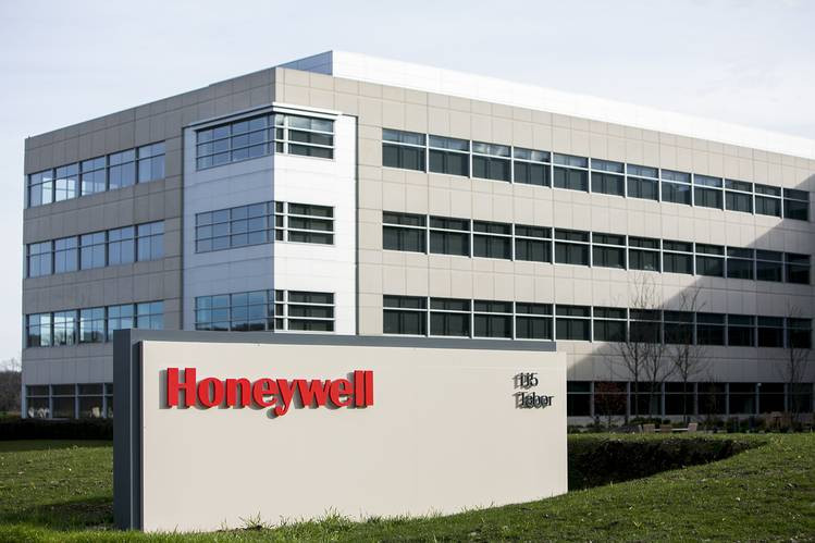 Honeywell International Inc. là một tập đoàn đa quốc gia, được giao dịch công khai của Mỹ, có trụ sở chính tại Charlotte, Bắc Carolina. Công ty chủ yếu hoạt động trong bốn lĩnh vực kinh doanh: hàng không vũ trụ, công nghệ xây dựng, vật liệu và công nghệ cao cũng như các giải pháp an toàn và năng suất. Nguồn ảnh: Pinterest.