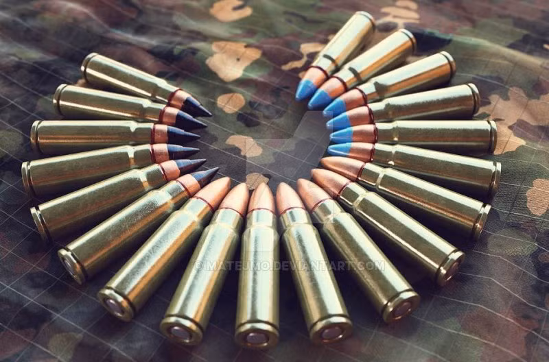 Việc sử dụng đạn cận âm 9x39mm SP-5, kết hợp với ống giảm thanh lớn, cả Vintorez và Val đều bắn cực kỳ yên tĩnh, rất phù hợp với lực lượng đặc biệt và ám sát. Chưa hết, loại đạn này rất hiệu quả, trong việc xuyên giáp và mũ chống đạn. 