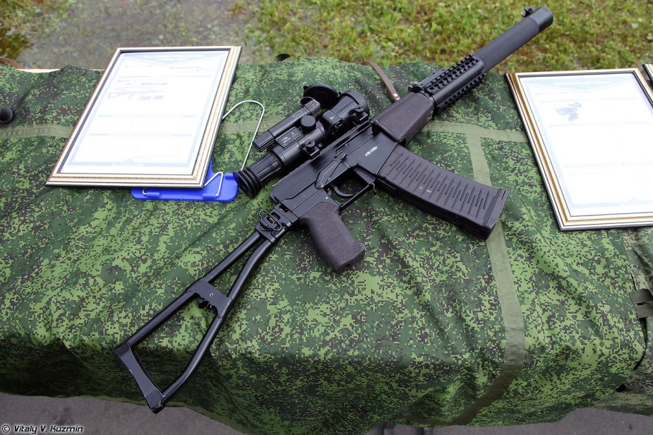 Hai mẫu súng trường này khá độc đáo. Cả hai đều đã được cấp cho các lực lượng đặc biệt, đơn vị tình báo và một số cơ quan an ninh của Nga. VSS Vintorez có báng súng bằng nhựa cao phân tử, hình dáng hơi giống với súng trường bắn tỉa SVD. Súng AS Val cũng giống như vậy, nhưng là với một báng súng bằng thép, có thể gấp lại được. 