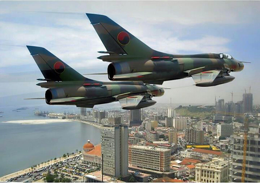 Một trong những lực lượng không quân mạnh nhất châu Phi là Angola, quốc gia từ lâu đã được coi là có năng lực quân sự bậc nhất ở khu vực cận sa mạc Sahara, được xây dựng như một lực lượng thiện chiến vào những năm 1980, với sự hỗ trợ của Cuba, Triều Tiên, Liên Xô và Đông Đức để chống lại sự liên kết của Mỹ và Israel hậu thuẫn mạnh mẽ ở Nam Phi. 