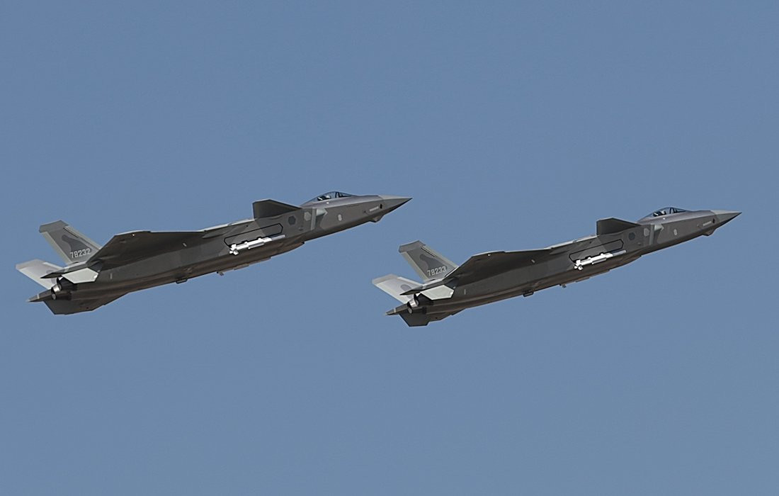 Vào tháng 11 năm ngoái, Trung Quốc đã tiến hành một cuộc diễn tập không quân tại sa mạc Gobi ở phía bắc nước này. Theo nguồn tin cho biết, có khoảng 6 đến 8 chiếc J-20 đã tham gia cuộc tập trận này. Mục đích là kiểm tra khả năng hiệu quả chiến đấu của loại máy bay này.