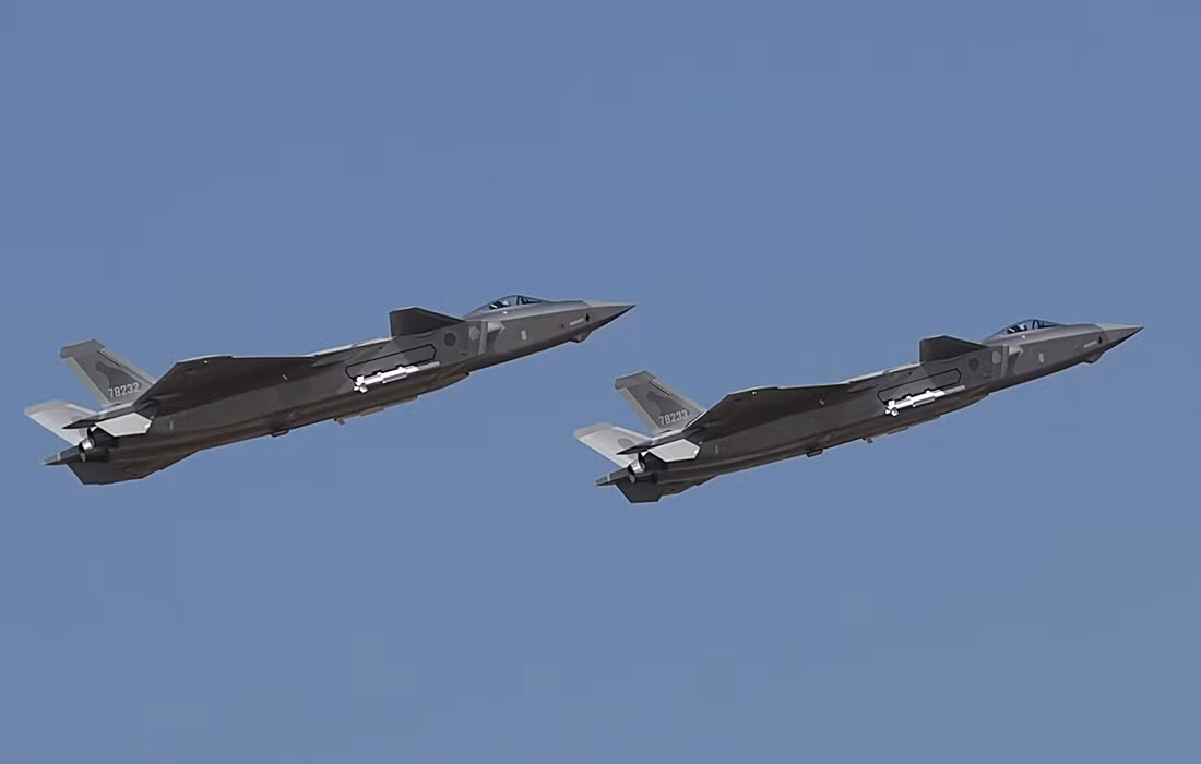 Vào tháng 11 năm ngoái, Trung Quốc đã tiến hành một cuộc diễn tập không quân tại sa mạc Gobi ở phía bắc nước này. Theo nguồn tin cho biết, có khoảng 6 đến 8 chiếc J-20 đã tham gia cuộc tập trận này. Mục đích là kiểm tra khả năng hiệu quả chiến đấu của loại máy bay này.