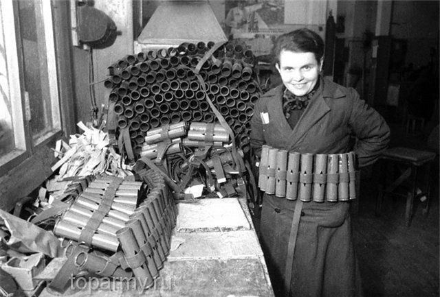 Một loại bao đạn đặc biệt đã được thiết kế dành riêng cho đạn cối. Thiết kế theo kiểu dây thắt lưng và làm bằng vải bạt. Trên bao đạn có 15 ô kim loại để đựng đạn và có một lò xo với mục đích để cố định đạn.