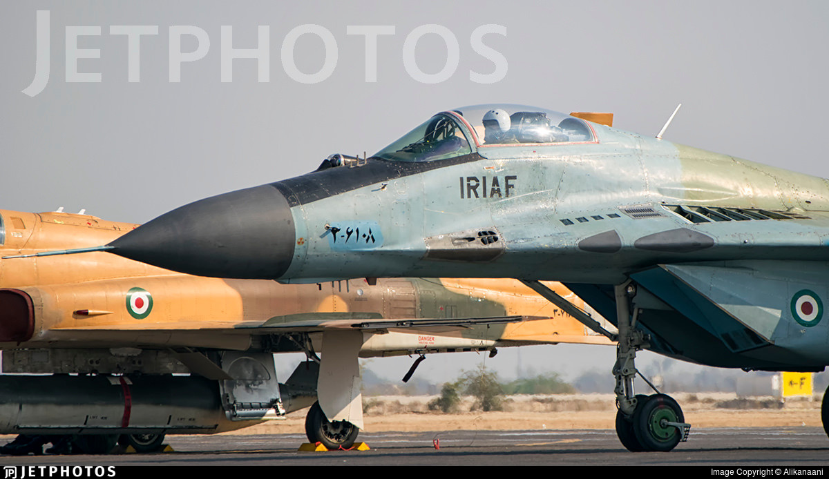 Ngoài số máy bay chiến đấu của Mỹ, Không quân Iran còn sở hữu một số chiến đấu cơ MiG-29, mà nước này mua của Nga và một số nhỏ MiG-29, bay từ Iraq sang "lánh nạn", trong cuộc chiến tranh Vùng Vịnh lần 1 (năm 1991).