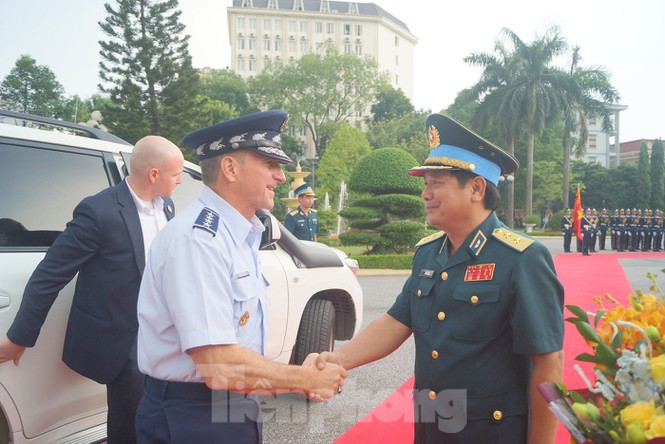 Theo Không quân Mỹ, việc cung cấp 3 máy bay huấn luyện này nằm trong chương trình chiến lược về hợp tác và hỗ trợ an ninh khu vực giữa Không quân Mỹ và Việt Nam.