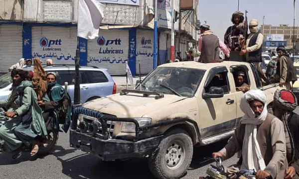 Đại sứ Nga tại Afghanistan Dmitry Zhirnov sẽ không di tản như các quốc gia phương Tây, mà còn dự kiến tổ chức một cuộc họp với đại diện của Taliban, để thảo luận về an ninh với cơ quan đại diện ngoại giao Nga.