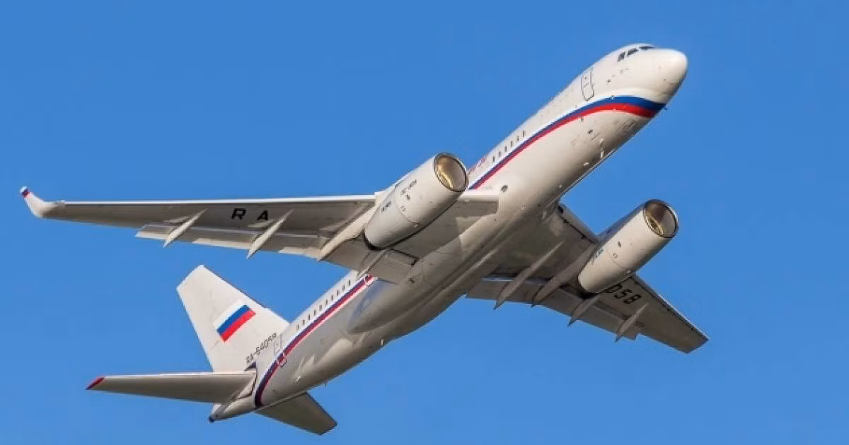 Theo tin vào giờ chót, một chiếc máy bay dân dụng Tu-204 SLO Russia đã được điều động từ Nga đến Afghanistan; theo phỏng đoán, có thể chiếc máy bay này sẽ sơ tán các đại diện và các nhà ngoại giao của Nga khỏi Afghanistan, mặc dù trước đó, Moscow không có ý định này. Nguồn ảnh: Pinterest.