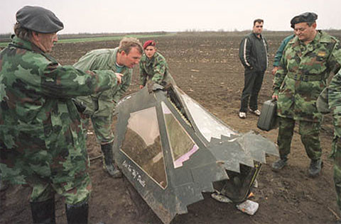 Tuy nhiên trong cuộc chiến tranh Kosovo vào năm 1999, một đơn vị phòng không Serbia, đã sử dụng hệ thống tên lửa S-125 do Liên Xô sản xuất, bắn rơi tại chỗ một chiếc máy bay ném bom tàng hình F-117, phá vỡ huyền thoại về khả năng tàng hình của máy bay chiến đấu Mỹ.