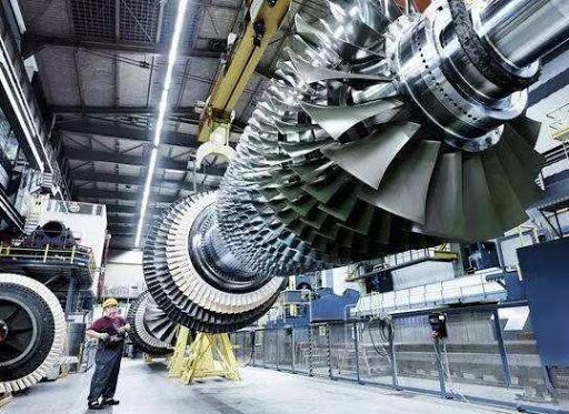 Ngược lại, về phía Nga, do cuộc khủng hoảng Crimea năm 2014, quan hệ Nga - Ukraine đã trở nên xấu đi, Ukraine đã không còn cung cấp cho Nga các hệ thống động lực tàu thủy; việc này khiến Hải quân Nga trong thời gian dài không thể đóng tàu chiến cỡ lớn.