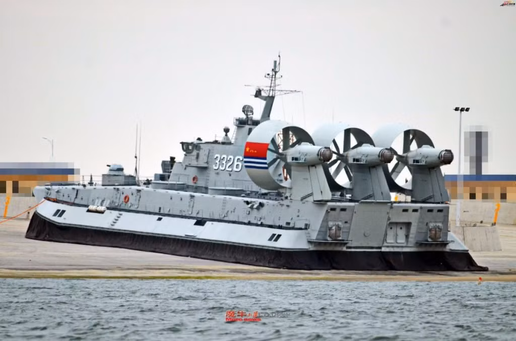 Để thỏa mãn tham vọng về lãnh hải tại Biển Đông và thống nhất Đài Loan vũ lực, Trung Quốc phải phát triển các tàu đổ bộ có tốc độ cao; tàu đổ bộ đệm khí Bison của Ukraine là niềm mơ ước đối với Hải quân Trung Quốc. Lợi dụng những khó khăn về kinh tế của Ukraine, Trung Quốc đã tiếp cận mua tàu đổ bộ đệm khí thuộc loại lớn nhất thế giới này.