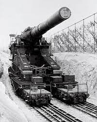 Công việc chế tạo ra một "siêu pháo", được lãnh đạo bởi Giáo sư Erich Müller, người có nhiều kinh nghiệm trong việc tạo ra các hệ thống pháo khác nhau. Vào năm 1937, công ty Krupp đã hoàn thành bản vẽ dự án pháo siêu mạnh theo ý tưởng của Hitler. Cùng năm, quân đội Đức đã đặt hàng cho công ty Krupp sản xuất siêu pháo.