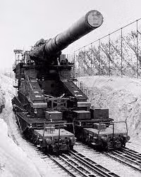 Công việc chế tạo ra một "siêu pháo", được lãnh đạo bởi Giáo sư Erich Müller, người có nhiều kinh nghiệm trong việc tạo ra các hệ thống pháo khác nhau. Vào năm 1937, công ty Krupp đã hoàn thành bản vẽ dự án pháo siêu mạnh theo ý tưởng của Hitler. Cùng năm, quân đội Đức đã đặt hàng cho công ty Krupp sản xuất siêu pháo.