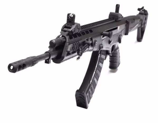 Để nâng cao mức chính xác của khẩu súng trường tiến công Alfa, các kỹ sư đã áp dụng cơ chế “nòng treo”, thiết kế này thường chỉ được áp dụng trên súng bắn tỉa. Với thiết kế kiểu nòng treo “lơ lửng”, nên nòng súng không chịu tác động của bất kỳ vật gì tác động, nên ít bị rung khi bắn. Khác hẳn với mẫu AK-47 nguyên bản, nòng súng gắn liền với ốp lót tay.