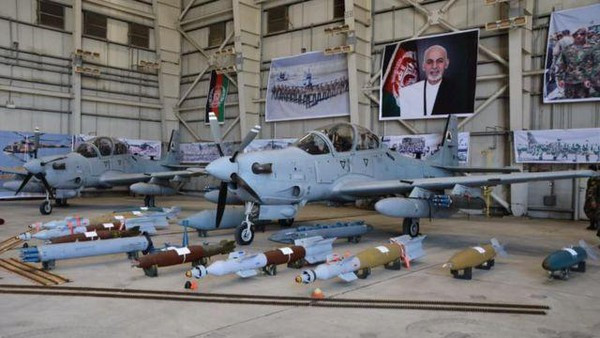 Mặc dù dự kiến phần lớn vũ khí của Mỹ mà Taliban thu được, sẽ để lại cho chính họ sử dụng; nhưng một số quan chức Mỹ đang bắt đầu lo lắng rằng, một số vũ khí này sẽ được Taliban hoặc các nhóm chiến binh khác sử dụng để tấn công Mỹ, và có thể thậm chí được giao cho các “đối thủ” của Mỹ như Trung Quốc và Nga, thậm chí là Iran.