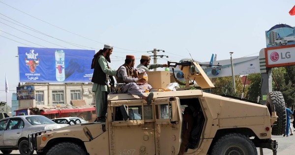 Điều đáng chú ý là cựu Tổng thống Mỹ Trump rất tức giận, vì Mỹ không phá hủy các thiết bị quân sự này trước khi rời Afghanistan. Trump chỉ trích kế hoạch rút quân của Biden là “vô trách nhiệm”.