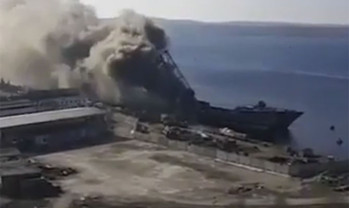 Sau vụ cháy, Hải quân Nga đã xem xét việc ngừng hoạt động của con tàu sân bay duy nhất này. Hải quân Nga đang đóng một tàu tấn công đổ bộ, mặc dù không triển khai được máy bay chiến đấu cánh cố định trên tàu, nhưng con tàu này vẫn có thể được sử dụng để thay thế một phần cho Kuznetsov.