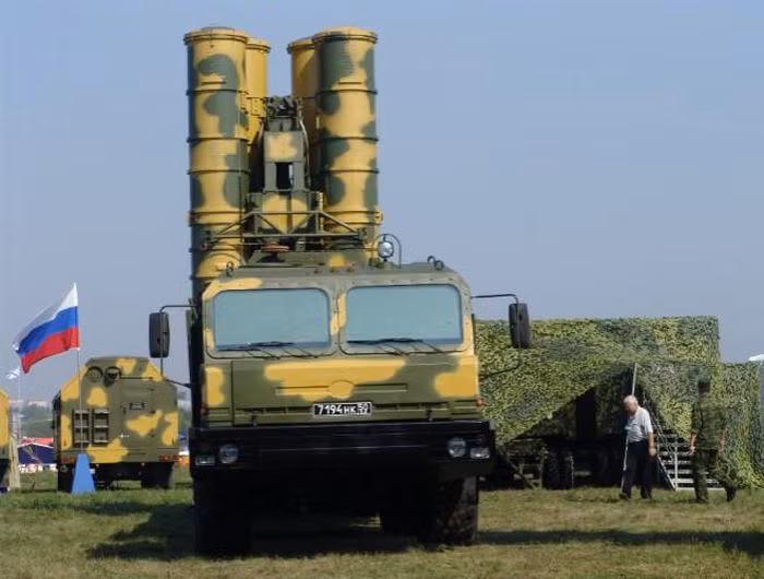 Mặc dù các hệ thống phòng không S-400 hoặc S-300V4 đều được phát triển trên nền tảng của S-300; nhưng việc cố gắng đánh giá các hệ thống phòng không tầm xa hiện đại của Nga như S-400 hoặc S-300V4, thông qua nghiên cứu S-300PT, sẽ giống như đánh giá máy bay tàng hình F-35 của Mỹ, dựa trên máy bay hạng nhẹ F-5A Freedom.