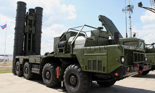 Các cảm biến, hệ thống dẫn đường và đạn tên lửa của hệ thống phòng không S-300 được Nga phát triển sau này, đều khác rất nhiều so với các hệ thống tiền nhiệm của Liên Xô. Sự khác biệt còn lớn hơn, khi so sánh các hệ thống được đưa vào sử dụng từ giữa những năm 2000 như S-300VM, hiện đang trong biên chế của Quân đội Venezuela.