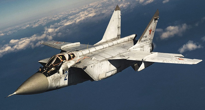 Trên thực tế, Iraq thiếu các hệ thống phòng không tiên tiến như S-200, S-300, MiG-31, Su-27. Điều này có nghĩa là F-117A, vốn được thiết kế để thực hiện các nhiệm vụ khó khăn hơn, nên hầu như không gặp khó khăn gì khi đối mặt với tên lửa đất đối không và radar của một quốc gia yếu hơn nhiều.