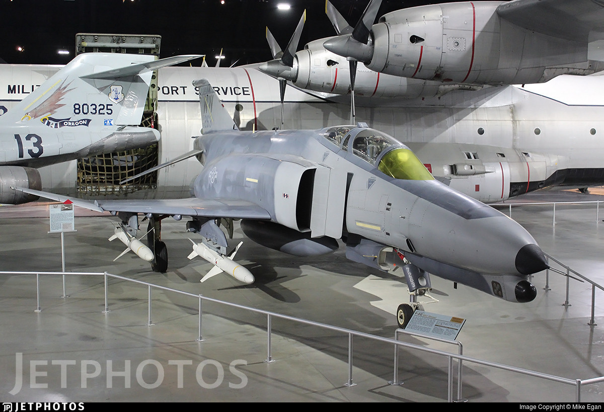 Bên cạnh đó, trong quá trình chiến đấu tại chiến trường Iraq, F-117A đã nhận được sự hỗ trợ hiệu quả của các máy bay tác chiến điện tử F-4G. Những chiếc F-4G được trang bị tên lửa chống bức xạ, được phát triển đặc biệt, để chế áp hệ thống phòng không.