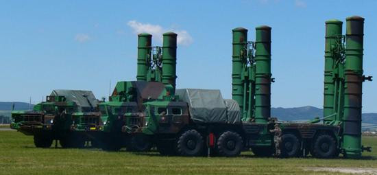 Để tiến công lãnh thổ Liên Xô, những chiếc F-117A chủ yếu sẽ cất cánh từ châu Âu, bay qua lãnh thổ của các nước thuộc Khối Warszawa trước khi đến được vị trí ném bom. Trong quá trình bay, F-117A phải đối mặt với tên lửa phòng không S-300, máy bay chiến đấu MiG-29 hoặc Su-27 tiên tiến hơn.