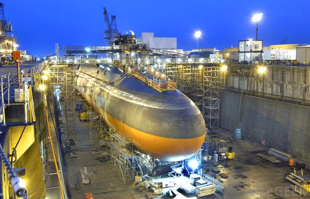 Hải quân Mỹ hiện có tổng cộng 18 tàu ngầm hạt nhân lớp Ohio, trong đó có 14 chiếc trang bị tên lửa đạn đạo xuyên lục địa; đây là loại tàu ngầm, nằm trong bộ ba vũ khí răn đe chiến lược của Mỹ (hai loại nữa là tên lửa đạn đạo xuyên lục địa và máy bay ném bom chiến lược mang vũ khí hạt nhân).