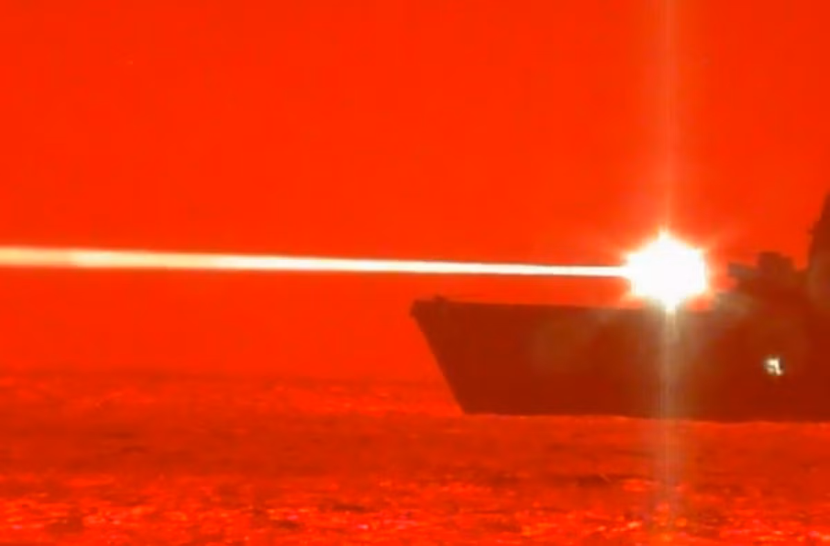 Hải quân Mỹ cam kết phát triển vũ khí laser có thể được trang bị cho toàn bộ lực lượng tàu ngầm của nước này; nhằm đối phó với hải quân Trung Quốc và Nga.