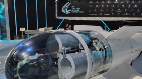 Bốn đầu đạn nhỏ + đầu đạn chính là bí quyết tăng cường khả năng xuyên đất và tấn công, phá hủy các mục tiêu kiên cố. Hai đầu đạn tưởng như tách rời nhau, nhưng thực chất chúng được coi là một tổng thể, tức là đầu đạn xuyên giáp tổng hợp.