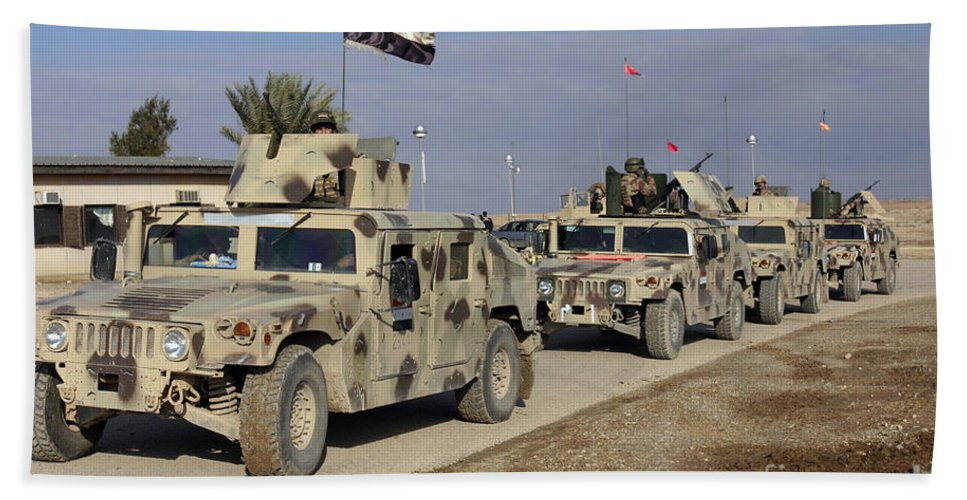 Cũng giống như xe jeep thời Thế chiến II, chiếc Humvee có tải trọng 4 tấn, được đưa vào sử dụng từ năm 1980 - đã trở thành một biểu tượng của Quân đội Mỹ. Theo GAO, đã có 300.000 chiếc Hummer được biên chế trong quân đội Mỹ và quân đội nước ngoài.