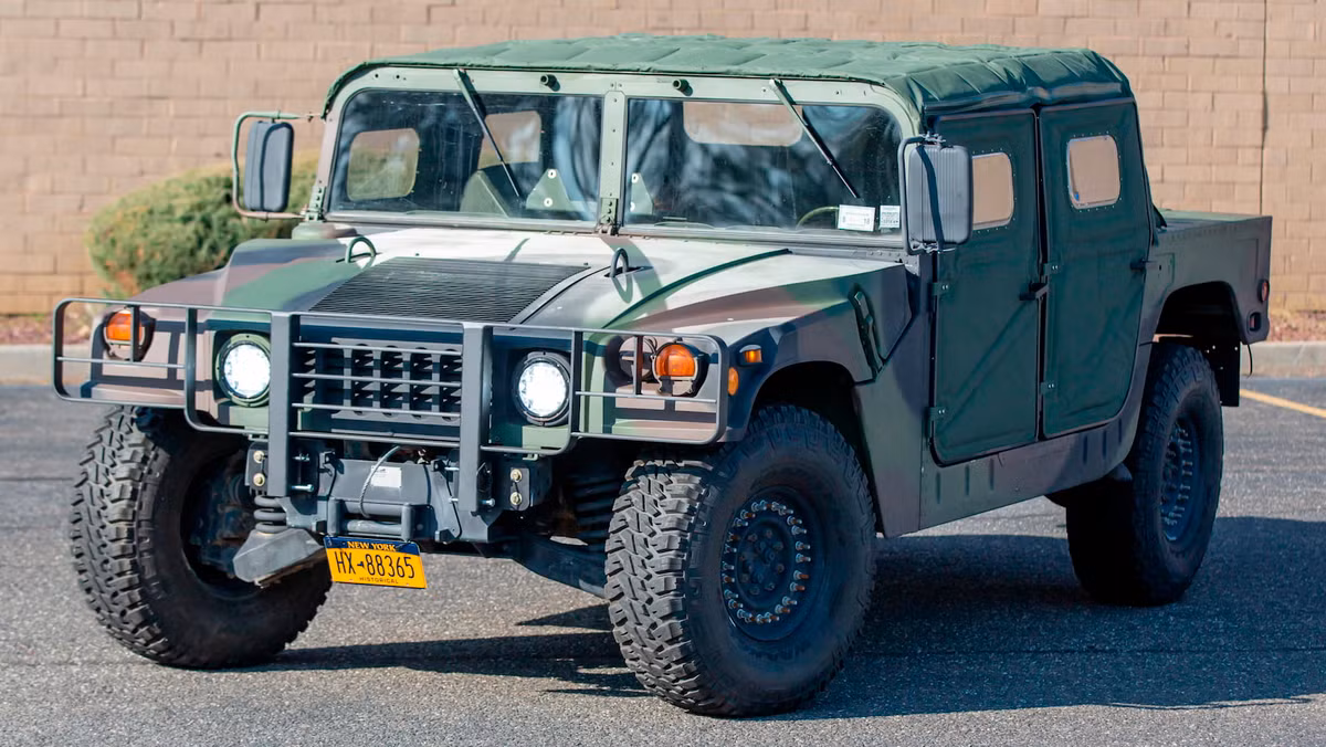 Giống như bất kỳ người "tiêu dùng thông minh" nào, khi mua một chiếc ô tô đã qua sử dụng, người mua ở nước ngoài rất thận trọng. Báo cáo lưu ý: “Chính phủ nước ngoài mong muốn các mẫu Humvee đã qua sử dụng, phải là mẫu mới hơn, chứ không chấp nhận các mẫu cũ, hoặc không muốn phát sinh chi phí để nâng cấp Humvee theo ý kiến của Mỹ".