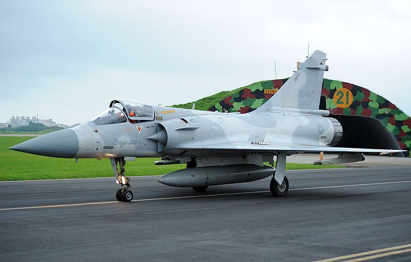 Cuối cùng là tiềm năng hiện đại hóa của Mirage 2000 không còn; Pháp vì lý do bảo vệ khả năng xuất khẩu của chiến đấu cơ Rafale, đã bác bỏ khả năng trang bị radar AESA cho Mirage 2000 hiện đại hóa.