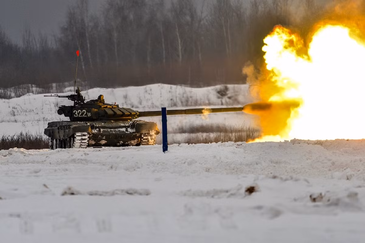 Loại đạn xuyên giáp mới 3BM60 Svinets-2, sử dụng lõi đạn bằng uranium làm nghèo, có chiều dài thân đạn dài hơn các loại đạn xuyên giáp cũ. Svinets-2 có thể xuyên thủng hầu hết các loại giáp hiện đại nhất của xe tăng phương Tây, trong cự ly đến 2.000 mét. 