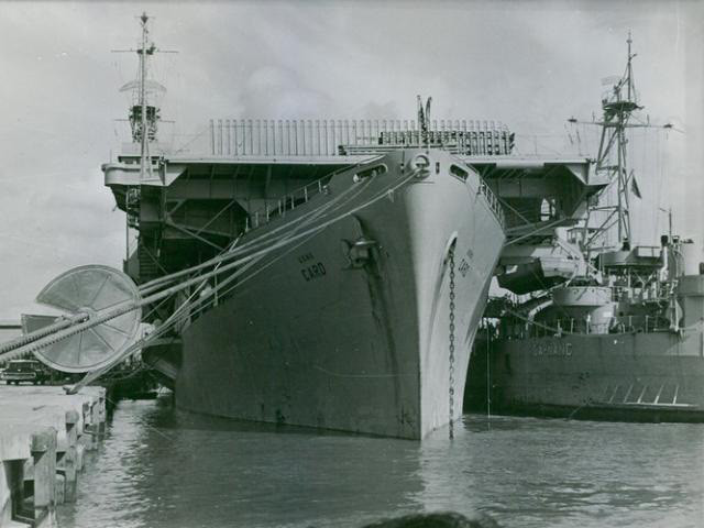 Lâm Sơn Náo cùng Nguyễn Phú Hùng (Hai Hùng) đi theo đường cống ngầm thoát nước, để tiếp cận khu vực tàu Mỹ thường neo đậu. Hai ông giả làm hai tay “thủy tặc” chuyên ăn hàng lậu từ tàu nước ngoài, chèo xuồng băng qua khu vực cảnh giới của tàu chiến Mỹ.